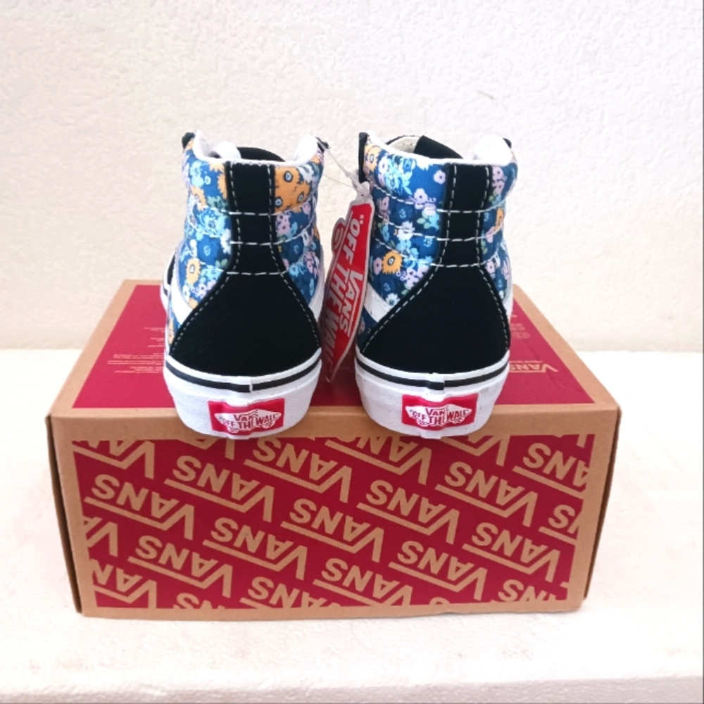 Vans - Picture 3 of 4